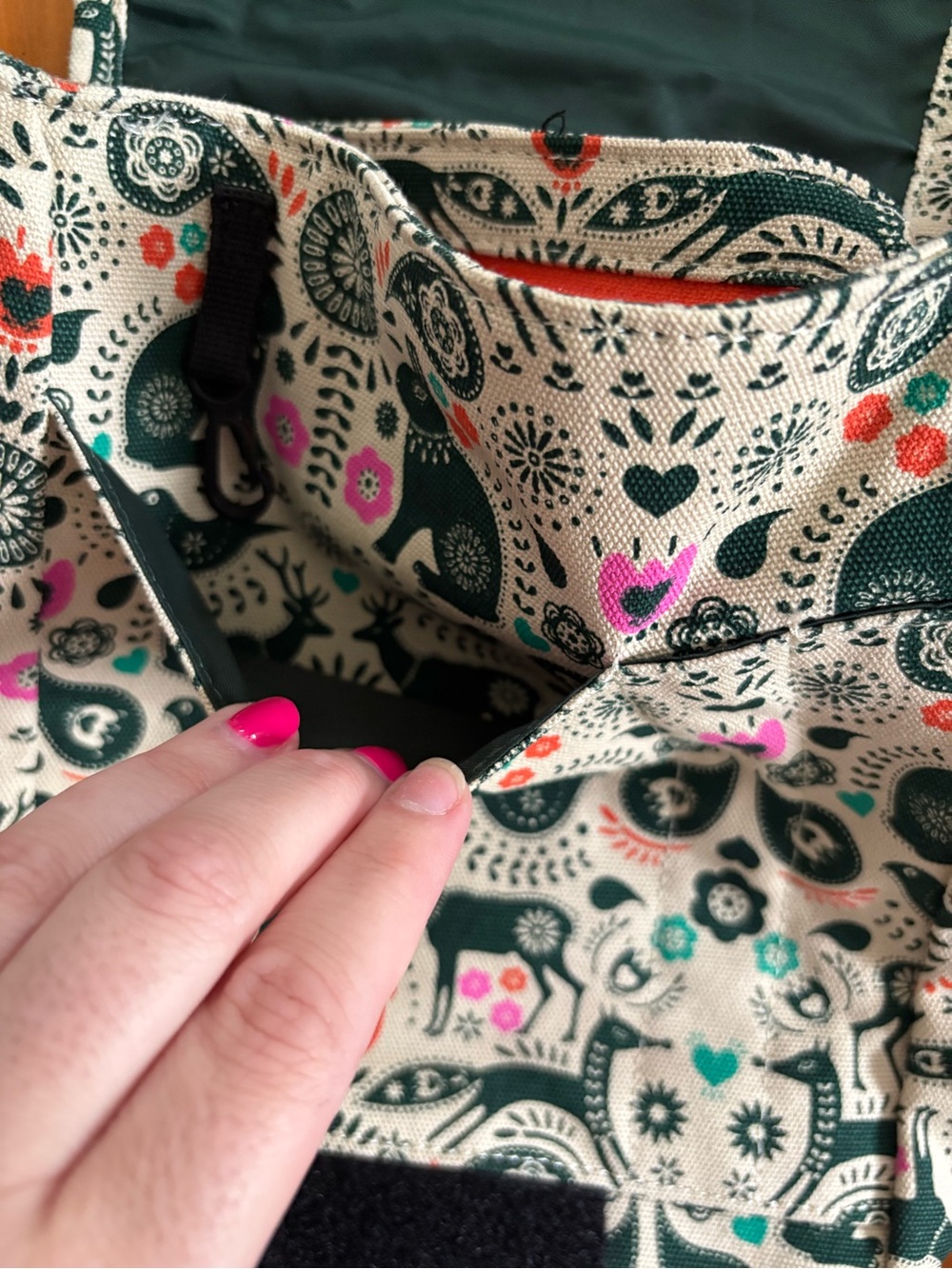 RARE KAVU Kicker Crossbody Bag in Cozy Critters Rabbit Bird Deer Flowers Outdoor - Picture 7 of 13